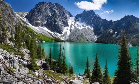 turquoise alpine lake   central cascade mountain region