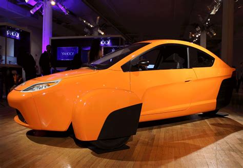 elio  mpg  wheel prototype driven  parking lot video