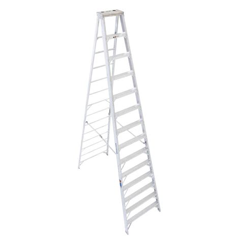 werner  ft aluminum step ladder   lb load capacity type ia