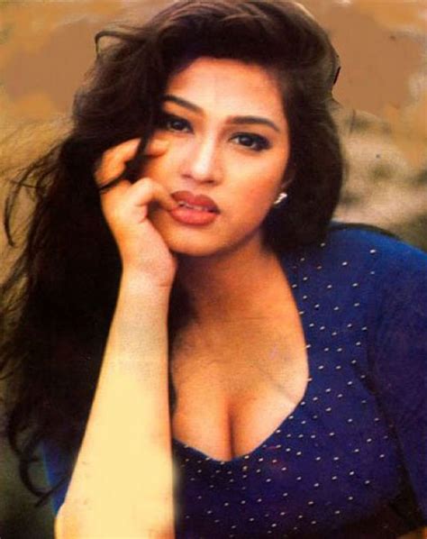 download and watch wallpaper and photos of some bangladeshi hot actress