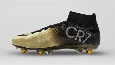 Nike celebra CR7 Pallone d'Oro: ecco le scarpe con i diamanti!
