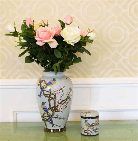 beautiful flower vases design  decorate  table