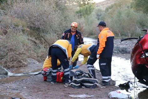 sivas ta feci trafik kazası 2 ölü 6 ağır yaralı gündem