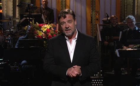 Russell Crowe Hosts Snl And Has Sex On His Mind E Online