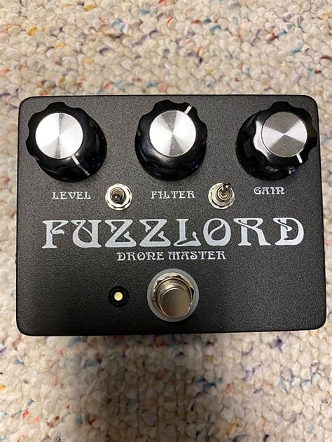 fuzzlord effects drone master  black reverb