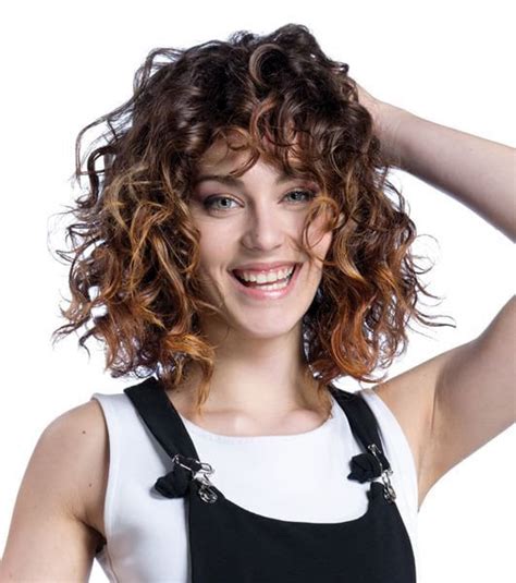 Infatti, il rischio di un taglio medio scalato, sempre se . Taglio Capelli Corti Scalati Ricci