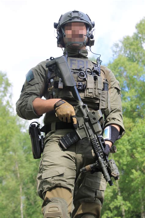 resultado de imagen de fbi hrt team tactical gear loadout airsoft gear tactical equipment