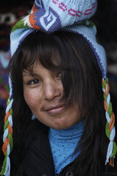 File Peruvian Woman In Hat Smiling  Wikipedia