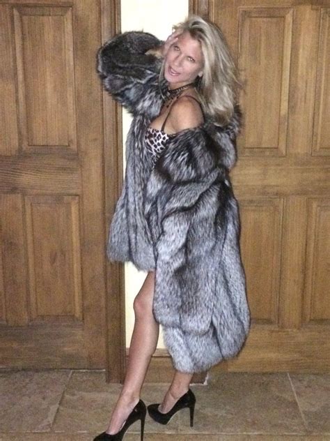 Pin By Roxana Russo On Roxana Wonderful Fur World Fur Coats Women