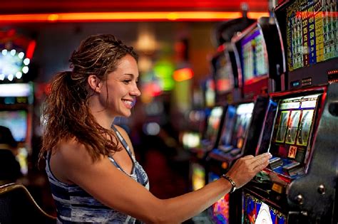 best benefits and tips in playing the slot machines lamoscagames