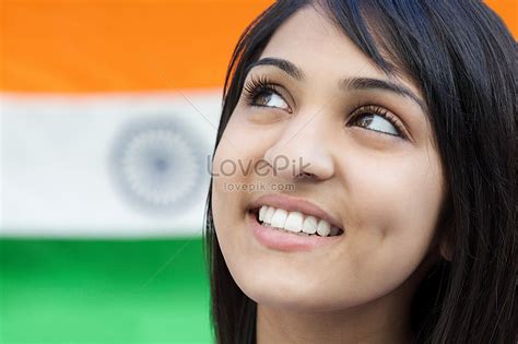 少女とインド国旗 写真素材フリー、インドの女の子 インドの美しさ インドの写真 画像無料ダウンロード lovepik