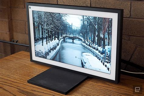 amazon echo show  review  big device   small audience engadget
