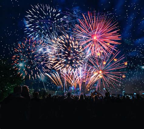 americans celebrate  fourth  july  fireworks britannica