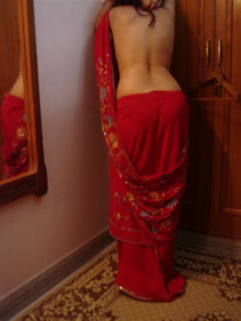 indian red saree aunty nude sex hd images in village house