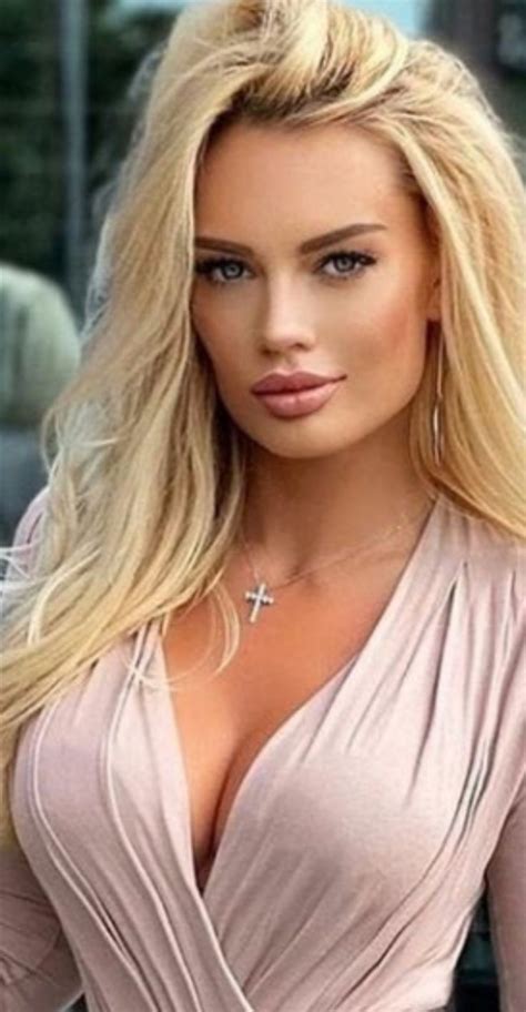 Pin By Scott Kirsch On Vitrines In 2021 Beautiful Blonde Beauty Girl