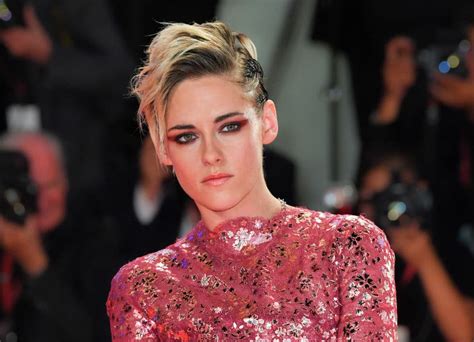 kristen stewart told she might role if she stops holding hands with