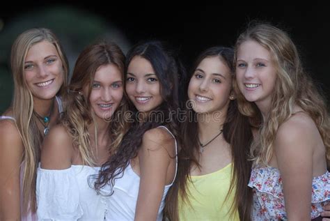 Schönes Lächeln Lächelnde Gruppe Mädchen Stockfoto Bild Von