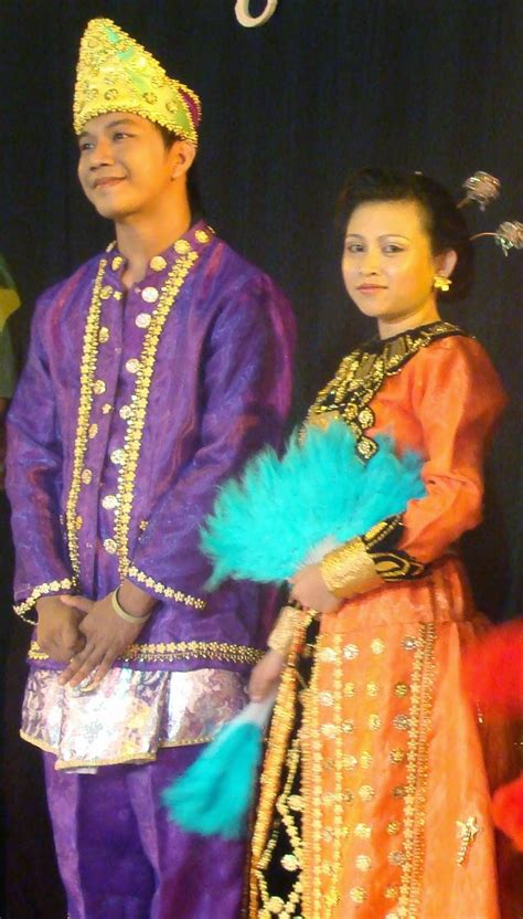 januari pakaian adat tradisional indonesia pakaian adat tradisional indonesia
