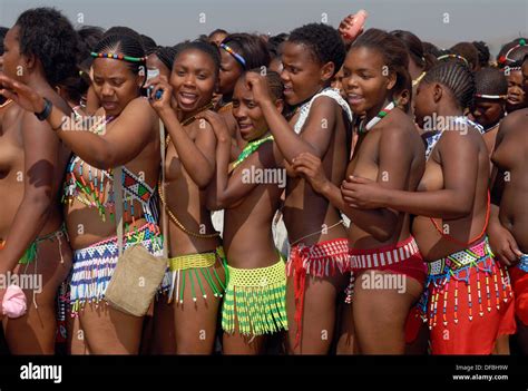 reed dance girls fotos und bildmaterial in hoher auflösung alamy