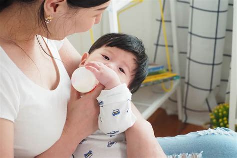 aturan memberikan susu formula  bayi  bawah
