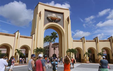 universal orlando hollywood parks extends closure    ongoing coronavirus concerns