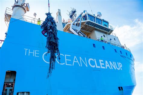 ocean cleanup hauls   batch  plastic trash   shore