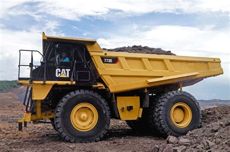 caterpillar   gornye  karernye samosvaly cat kupit tsena servis prodazha tseppelin