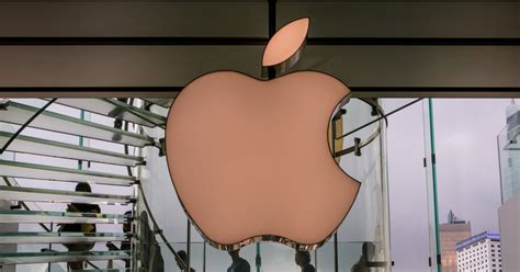 apple responds to leaked icloud photos popsugar tech