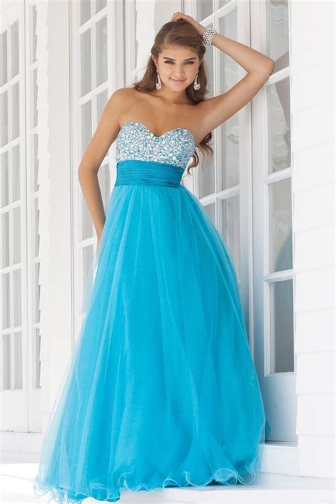 50 Incredibly Sexy Prom Dresses For Teens To Steal Hearts