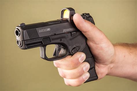 properly grip  pistol step  step instructions handguns