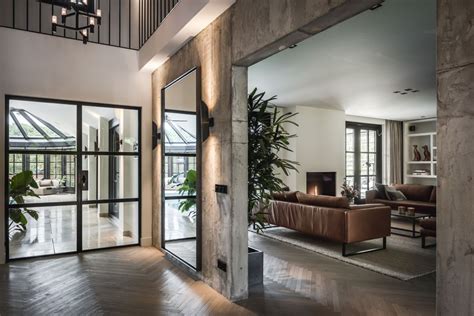 modern interieur met stalen pui en betonwanden visie luxe woonkamer woonkamer herenhuis