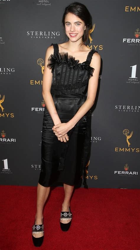 Margaret Qualley S Sexy Feet And Belly Button In Twig Branch Sandals