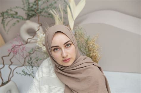 free photo beautiful woman wearing hijab