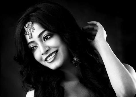 star women hot sexy tamil actress janani iyer hq wallpaper gallery