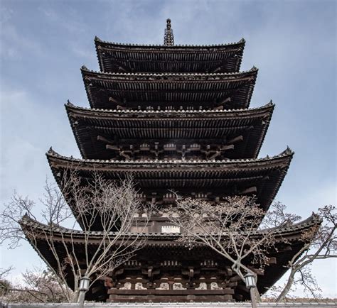 beautiful pagodas  japan japan  travel blog