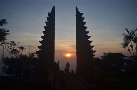 paket wisata solo  hari  malam telaga sarangan  umbul ponggok