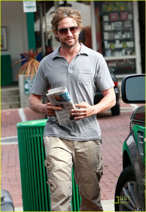 gerard butler starbucks stop photo 2555016 gerard butler pictures