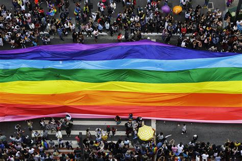 the most inspiring photos of 2018 pride marches around the
