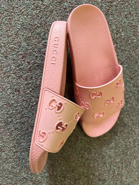 Gucci Womens Rubber Gg Pink Slide Sandal Gem