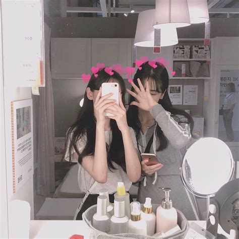 Korean Beauty Selfie Mirror Scenes Friends Amigos Mirrors