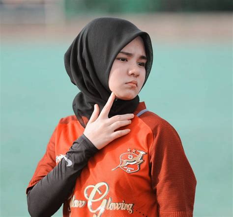 Pemain Bola Sepak Wanita Kelantan Curi Tumpuan Media Hiburan