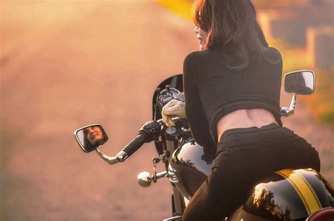 Girls On Motorcycles Pics And Comments Page 957 Triumph Forum