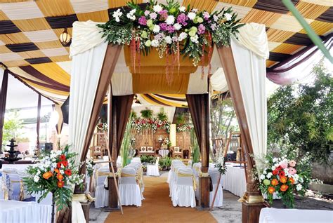 dekorasi pernikahan outdoor minimalis simpel  elegan outdoor