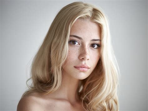 Wallpaper Face Women Blonde Simple Background Long Hair Looking Free