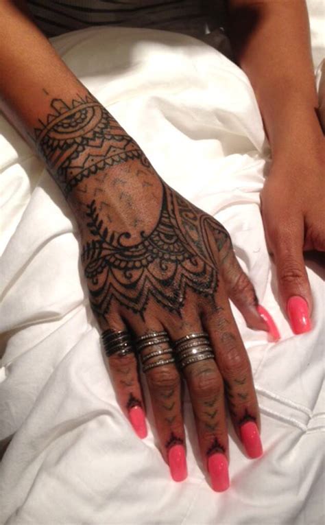 Look Rihanna Gets New Henna Inspired Tattoo All Over Her