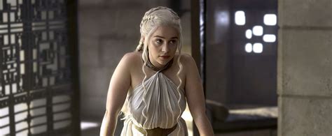 new game of thrones set pictures daenerys and theon in
