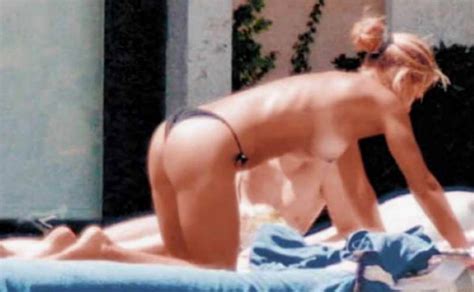 anna kournikova shows cleavage and ass