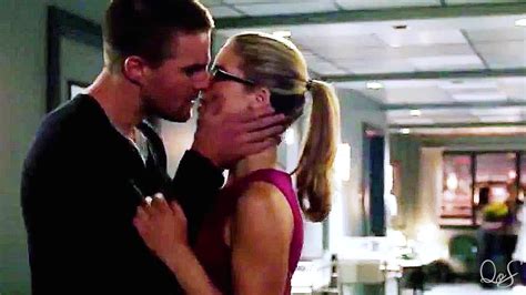 Oliver And Felicity Latching Onto You { 301 And Kiss In Hq