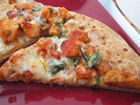stephanie cooks spinach alfredo pizza