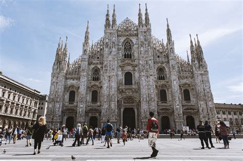 remarkable italian architecture examples    find  milan